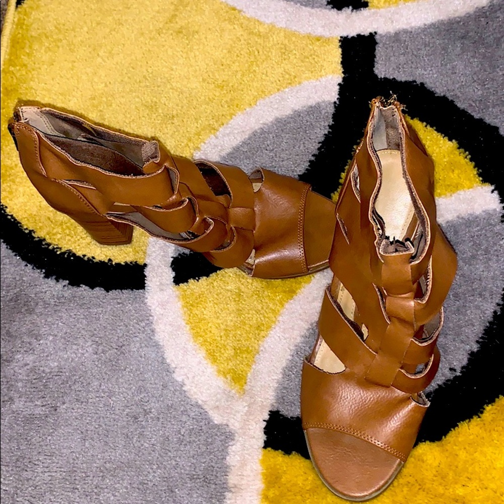 New Direction Tan Sandals